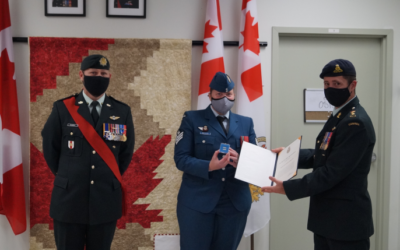 La sergente Nicole Garlough reçoit Mention élogieuse du CEMD